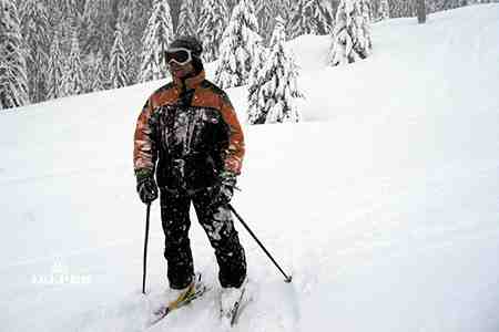 Skieur à Saint Colomban des Villards, Savoie