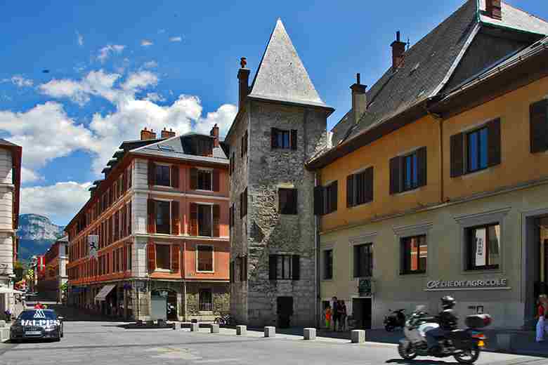 Chambéry place du château